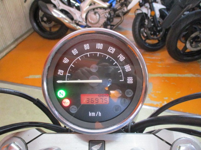 走行もまだまだの３６９７５ｋｍ！このアメリカンらしいシンプルなメーターがまたいいですよね！！