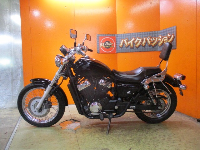 反対側もこの通り状態グッド！ＶＴ４００Ｓはハーレーのスポーツスターを帆移させるかっこいいスタイリング
