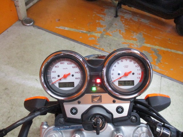 走行も１００１２ｋｍの低走行車！最高出力３０ＰＳ！最大トルク２２Ｎ！燃料消費率１Ｌ＝４０ｋｍ！