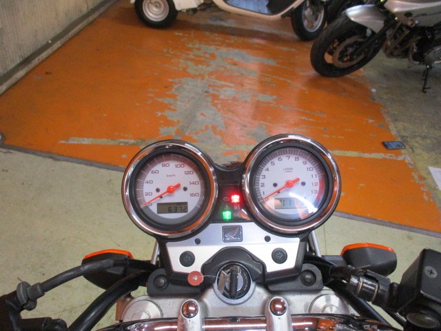 走行びっくり低走行の６３７２ｋｍ！燃料消費率１Ｌ＝４０ｋｍは中々の高燃費車両！！他店追従不可能価格！