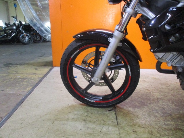 ホイールもこの通り状態グッド！フォークのアウターまでもが綺麗な一台ですよ！安心のノーマル車両！！