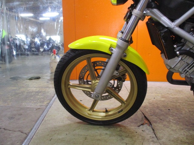 ホイールもこの通り状態グッド！！スタイル２ですからホイールも純正のゴールドホイール！かっこいい！！