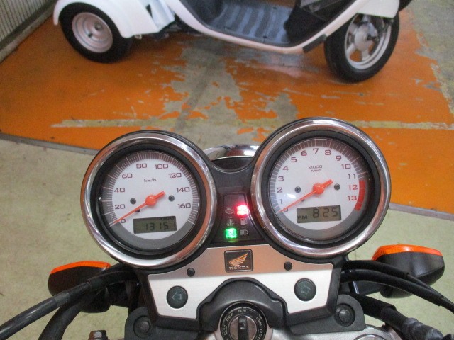 走行も１３１５１ｋｍの低走行車！！絶版のＶＴＲでこの距離はやばい低走行車！冗談抜きの早い者勝ちの一台