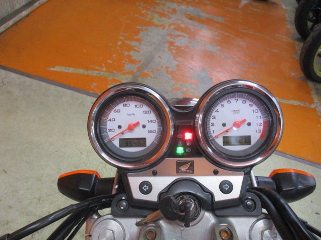 走行もまだまだの３５４６２ｋｍ！Ｖツインの２５０ｃｃでこれほどバランスの取れたバイクは他にはない！！