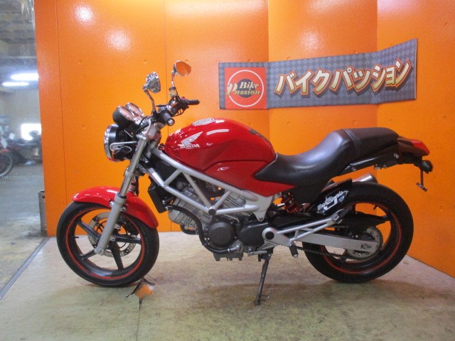 反対側もこの通り状態グッド！！ＶＴＲはビギナーや女性にも人気の本当に乗りやすい一台ですよ！！