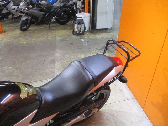 シートもこの通り破れもなければへたりもありません！希少な社外キャリアも装備！これは嬉しいオプション！