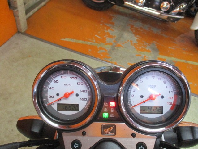 走行もびっくり低走行！の１６６４４ｋｍ！絶版のＶＴＲで低走行でこの価格は正に他店追従不可能価格！！