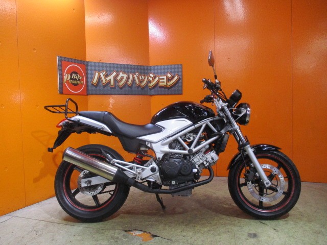 横から見てもこの通り状態グッド！ＶＴＲでこのスタイル１のグラファイトブラックは意外と希少！早い者勝ち