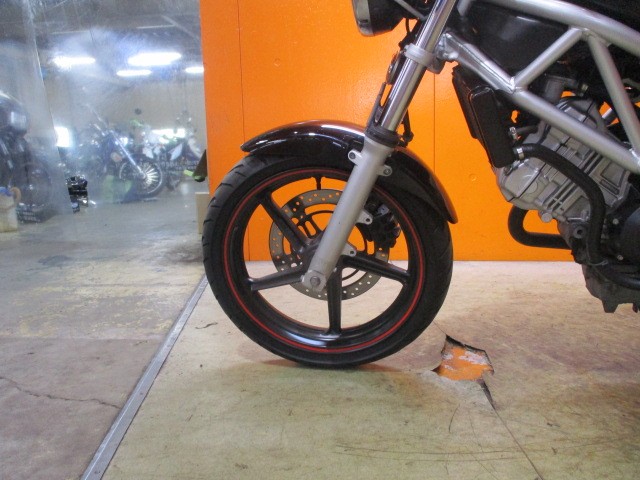 ホイールもこの通り状態グッド！フォークのアウターまでもが綺麗な一台は冗談抜きの早い者勝ちの一台ですよ