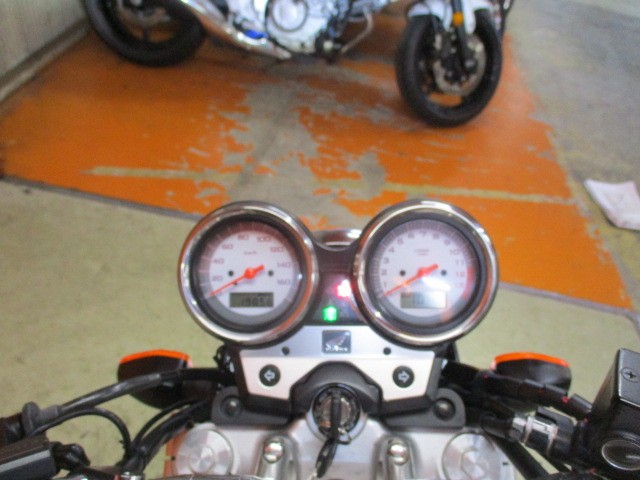 走行もびっくり低走行の１９８５６ｋｍ！！ＶＴＲのＦｉモデルは燃料消費率１Ｌ＝４０ｋｍの中々の高燃費車