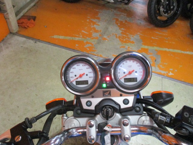 走行もまだまだの２３８７８ｋｍ！！ＶＴＲ燃料消費率１Ｌ＝４０ｋｍ！！中々の高燃費車両ですよね！！