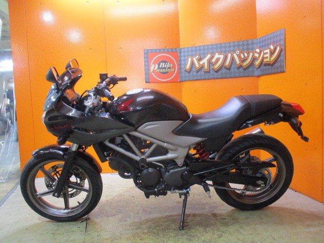 反対側もこの通り状態グッド！外装もエンジンも本当に綺麗な一台が今ならこの価格！早い者勝ち！