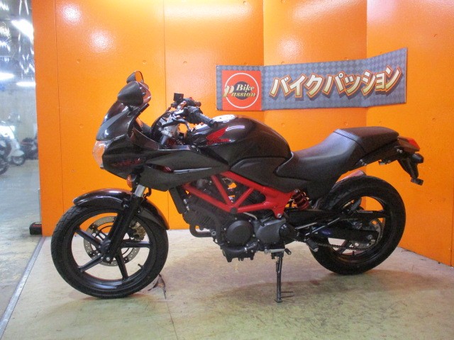 反対側もこの通り状態グッド！！男女問わず人気の高いＶＴＲ－Ｆ！冗談抜きの早い者勝ちの一台！決済価格