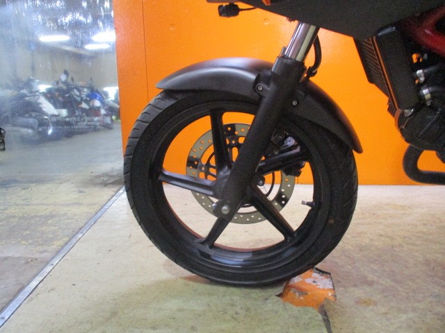 ホイールもこの通り状態グッド！！フォークのアウターまでもが綺麗な一台ですよ！早い者勝ちの一台ですよ！