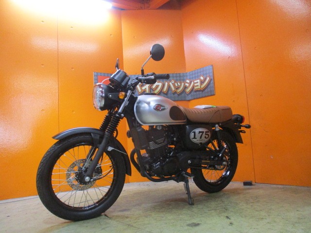 Ｗ１７５の新車がこの価格は驚きですよね！新車ですが、在庫も展示の一台限りですので悩むのは危険ですよ！