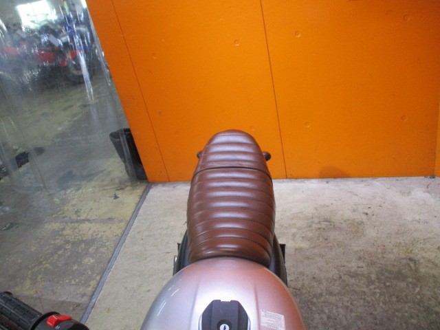 シートもこの通り破れもなければへたりもありません！モデルカフェは純正でタッグロールシート！かっこいい