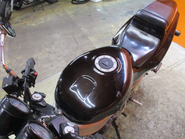 タンクもシートもこの通り状態グッド！！別写真に撮っていますが、タンクの内部も錆などもなく状態グッド！