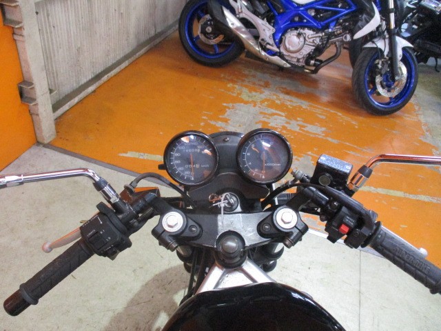 走行もびっくり低走行の１６６０８ｋｍ！！私も試乗をしましたが、２ＳＴのピーキーさが本当に楽しい！！