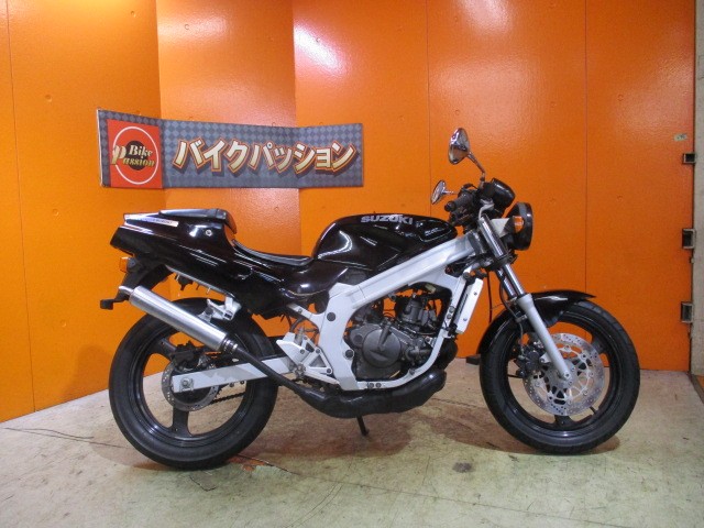 横から見てもこの通り状態グッド！１９９２年モデルとは思えないクオリティー！通販も大歓迎の一台ですよ！