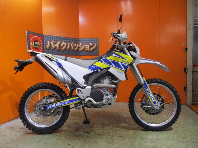 横から見てもこの通り状態グッド！！デカール外装！人と被らないカラーってのがまたいいですよね！！