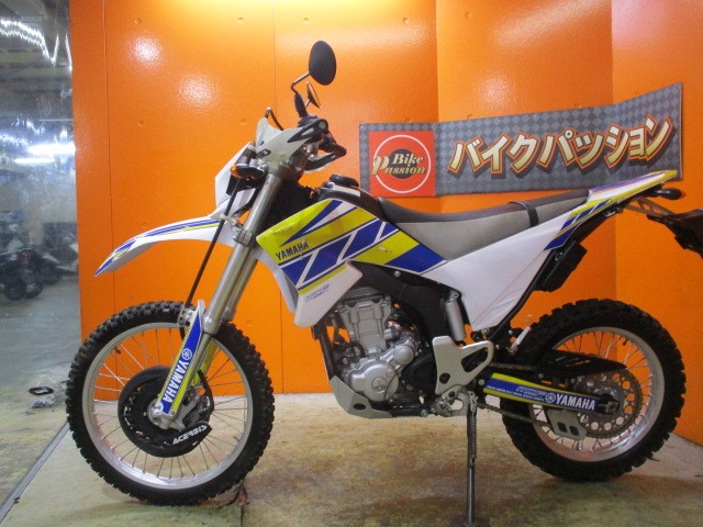 反対側もこの通り状態グッド！！ＷＲ２５０Ｒも今や希少車！！悩むのは本当に危険な一台！早い者勝ちの一台