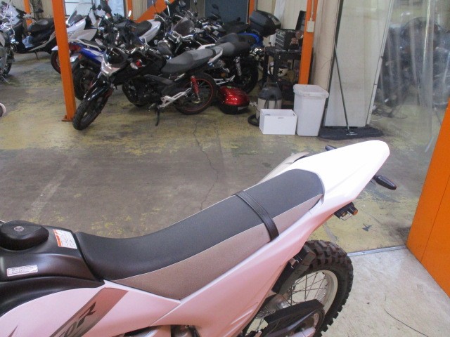 シートもこの通り破れもなければへたりもありません！前オーナー様かなり大事に乗られた一台ですよ！！