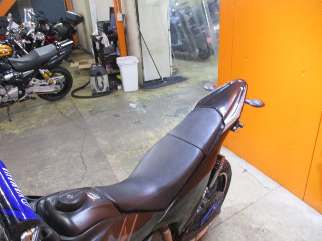 シートもこの通り破れもなければへたりもありませんよ！！２５０ｃｃでは考えられない定価とスペック！！