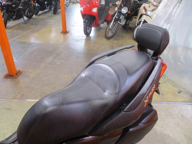 シートもこの通り破れもなければへたりもありません！あるととっても便利なバックレストも装着済み！