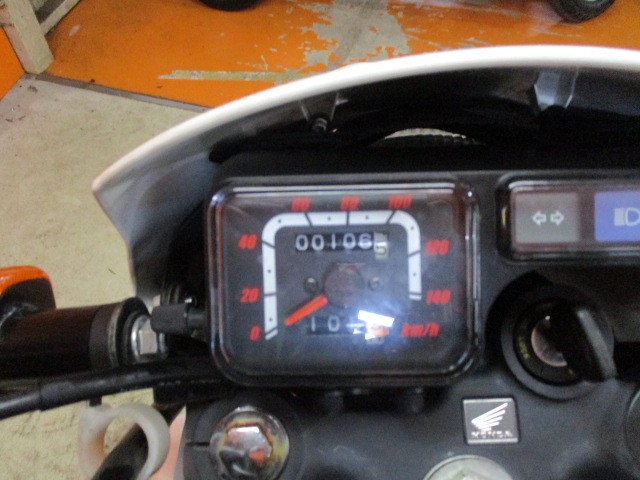 走行もびっくり低走行の１０６ｋｍ！！買い取り業務を行っている当社でも早々には入荷しませんよ！決済価格