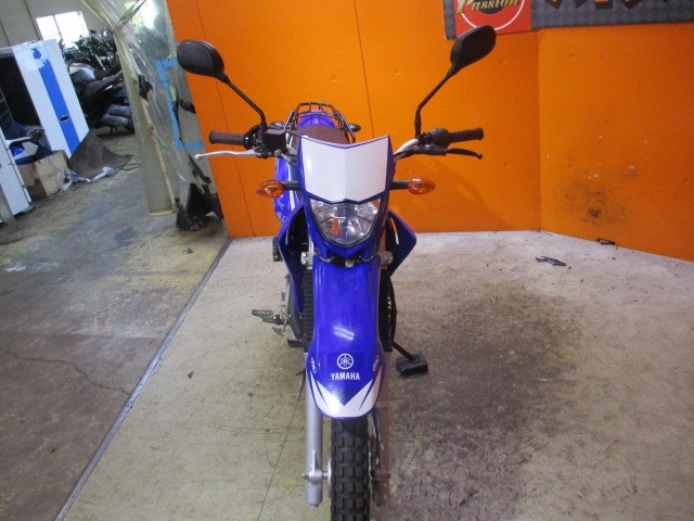 フロントから見てもこの通り状態グッド！当社は価格は安くても車両の質は高いので常時即売れですよ！！