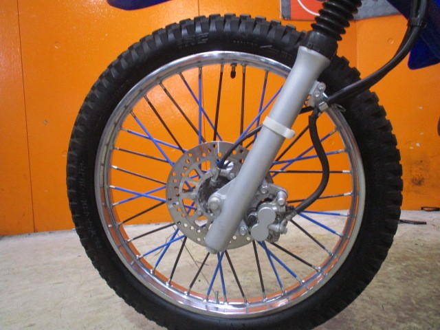 ホイールもこの通り状態グッド！！前後共に極太オフロードタイヤ装着！これはかっこいい！！