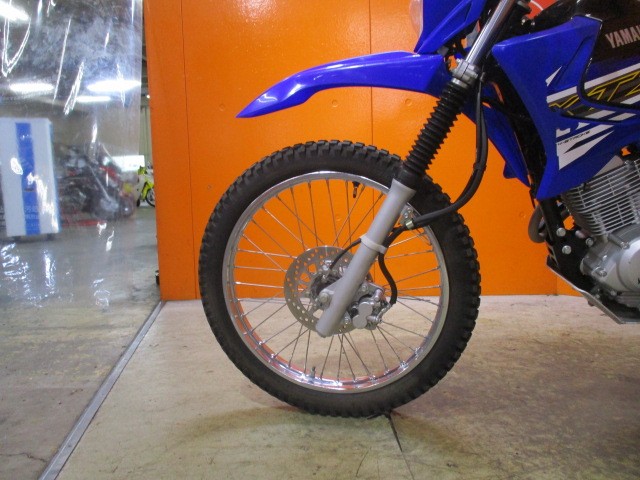 ホイールもこの通り状態グッド！！スポークのしろさびもなく本当に綺麗な一台ですよ！他店追従不可能価格