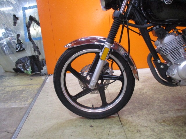 ホイールもかっこいいキャストホイール！巷ではリトルＳＲなんてよばれるくらい人気のＹＢ１２５ＳＰ！！