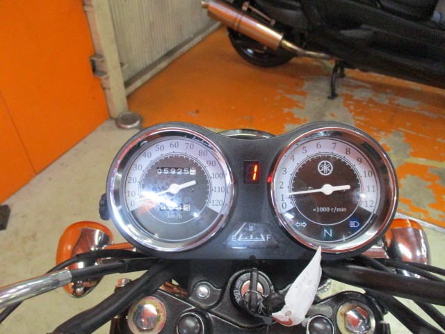 走行も５９２５ｋｍの低走行車！シフトインジケーター装備ですからビギナーでも安心の一台！