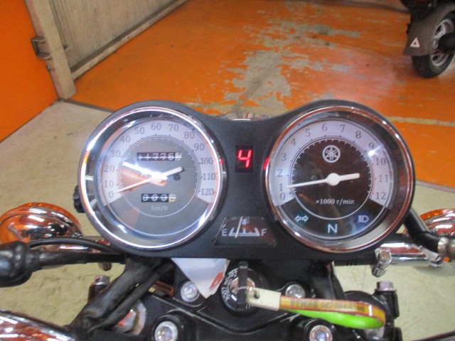 走行も１１７７５ｋｍの低走行車！！純正でシフトインジケーター装備ですからビギナーも安心の一台！！