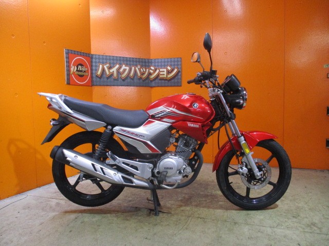 横から見てもこの通り状態グッド！反外装もエンジンもマフラーまでもが綺麗な一台！通販も大歓迎の一台！！