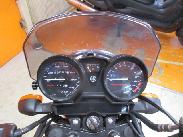 走行もびっくり低走行の３６０９ｋｍ！！タコメーターも装備ですから目でも加速感が楽しめますよ！！