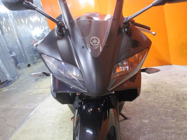 フロントから見てもこの通り状態グッド！この迫力のフェイスが１２５ｃｃに見えますか！！まじでかっこいい