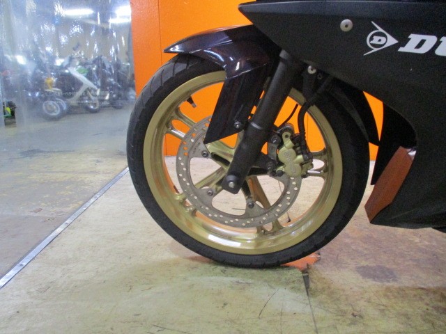 ホイールもこの通り状態グッド！フォークのアウターまでもが綺麗な一台！悩むのは本当に危険な一台ですよ！