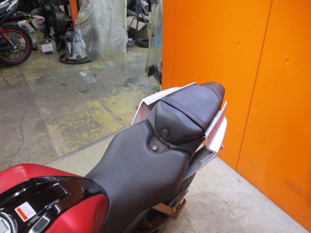 シートもこの通り破れもなければへたりもありません！当社は価格は安くても車両の質は高いので常時即売れ！