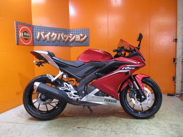 横から見てもこの通り状態グッド！！車両量重量はなんと水冷エンジンで１３７ｋｇは流石レプリカ！軽い！