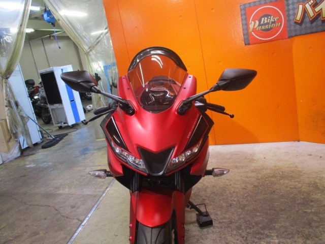 フロントから見てもこの通り状態グッド！！ヘッドライトも純正でＬＥＤですからとっても明るいですよ！！