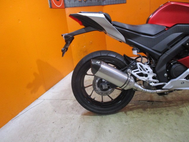 社外マフラー装備で、車両重量グッドダウン！さらに操作性ＵＰ！Ｒ－１５乗るなら社外マフラーですよね！