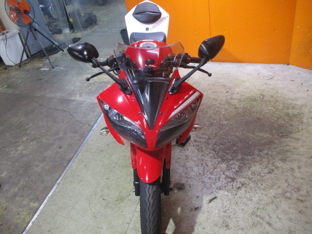 フロントから見てもこの通り状態グッド！このＲ－６譲りの迫力のスタイリングはかっこいい！勝負価格！！