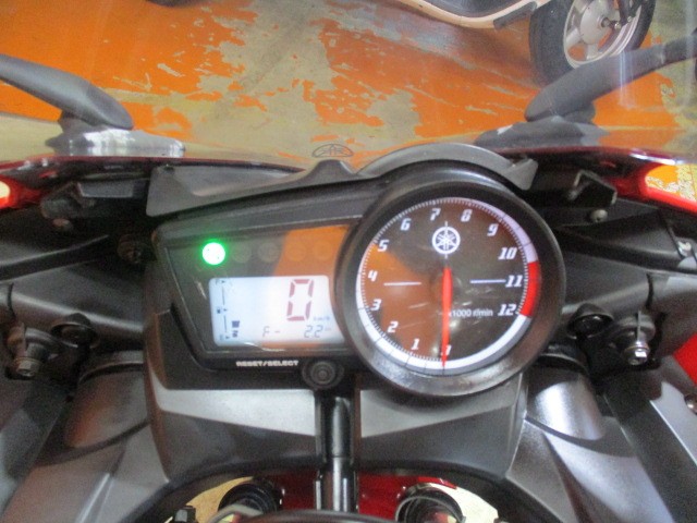 走行も１２３９０ｋｍの低走行車！このモデルはタコメーターがアナログなので目でも加速感が楽しる一台！！