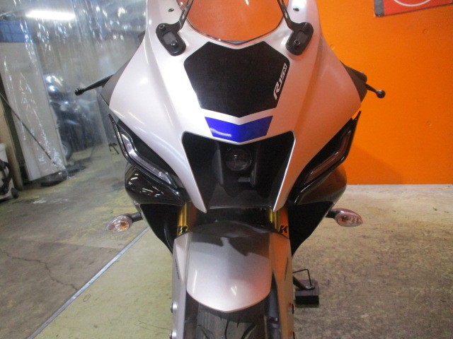 フロントから見てもこの通り状態グッド！勿論ＬＥＤ！トラクションコントロールまで装備した最上級グレード