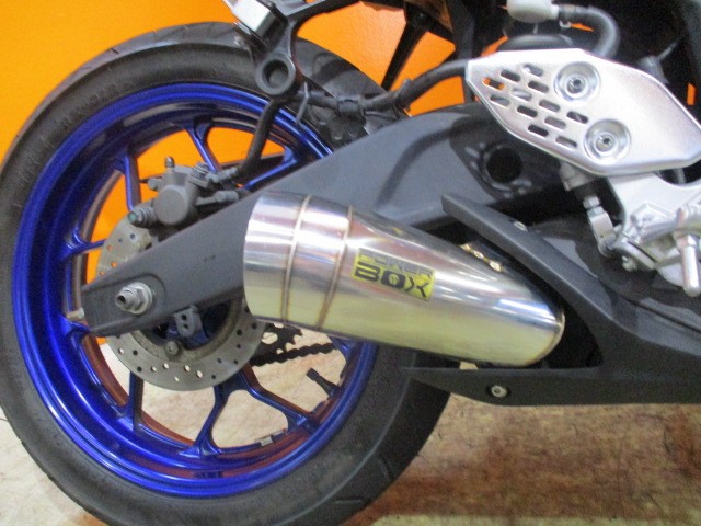人気の高いＳＰ忠雄のマフラー装着済み！！Ｒ－２５に乗るなら、マフラーは社外ですよね！！
