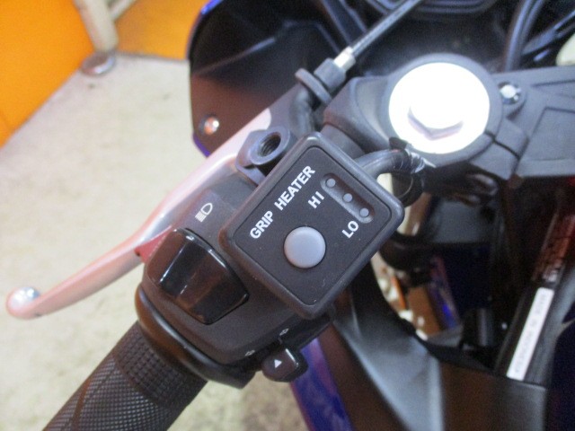 アジャスター機能付きのグリップヒーターまで装備！つけたいオプションがすべてついた安心のノーマル車両！
