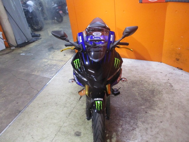 フロントから見てもこの通り状態グッド！モンスターカラーの迫力はけた違い！またヘッドライトもＬＥＤ！！