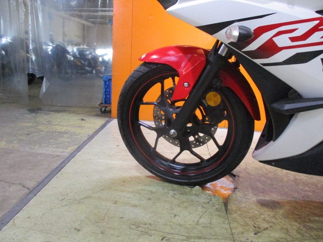 ホイールもこの通り状態グッド！フォークのアウターまでもが綺麗な一台は冗談抜きの早い者勝ちの一台ですよ